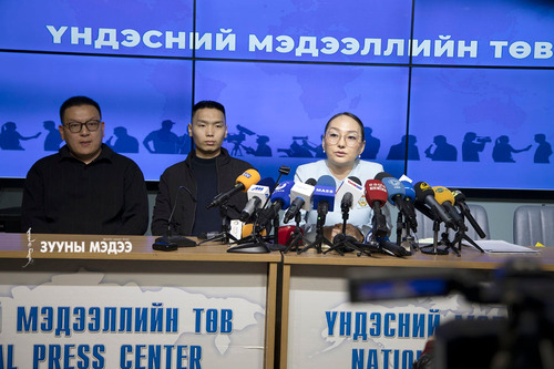 Б.Ганцэцэг: Албан хаагчийнхаа  ажилласан жил,  гүйцэтгэсэн үүрэг, торойгоод үлдсэн таван хүүхдийг бодоосой гэж хүсэж байна